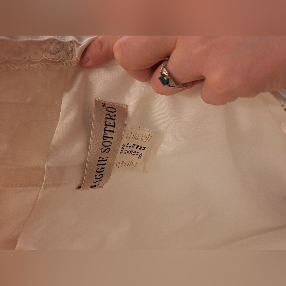 Elegant Lace Off-Shoulder Wedding Dress - Picture 5 of 10